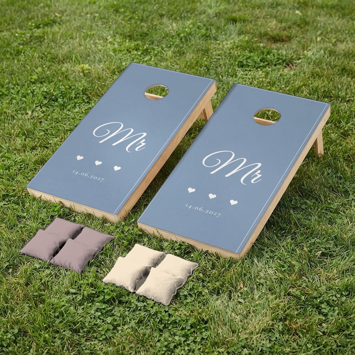 Cornholeset bruiloft Mr & Mrs op gras