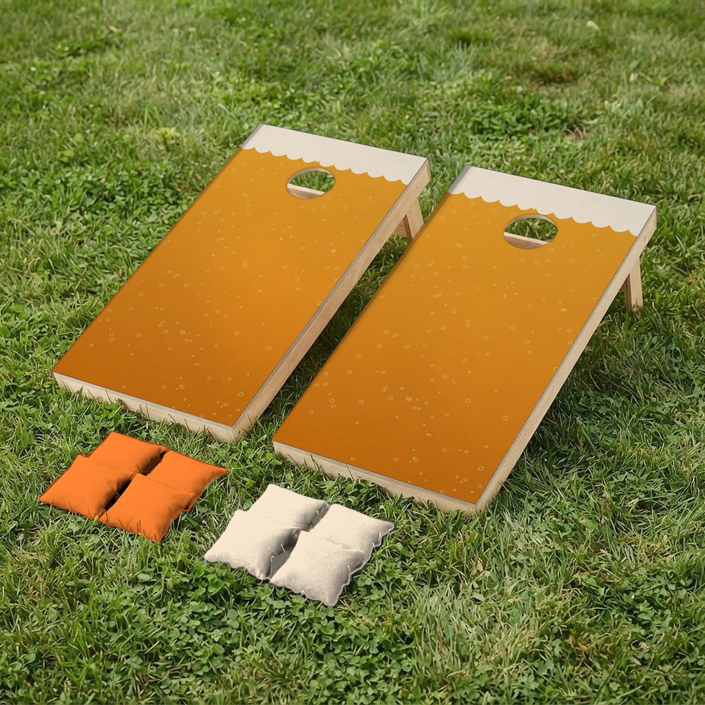 Cornholeset Bier op gras