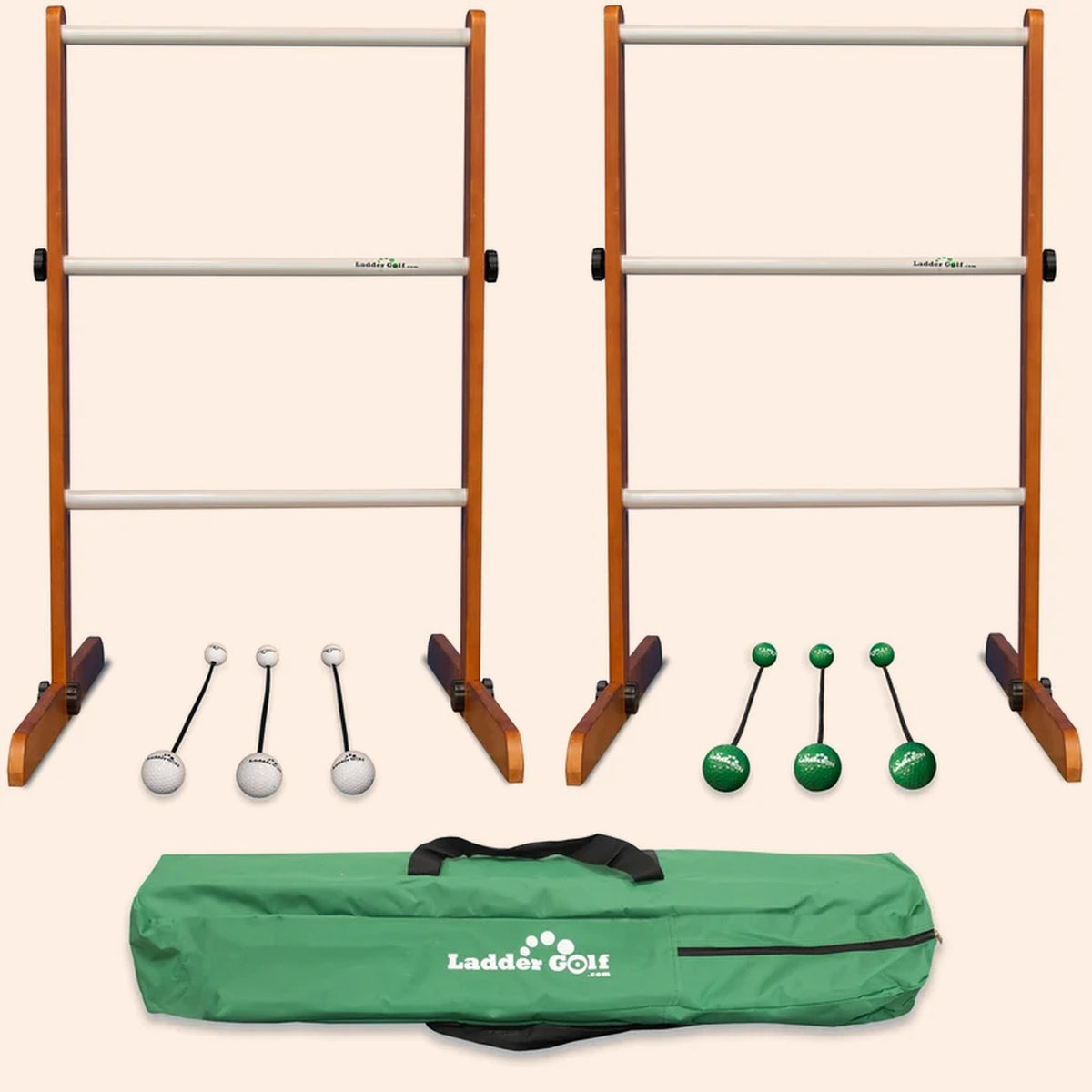 Houten laddergolf ladders op het gras