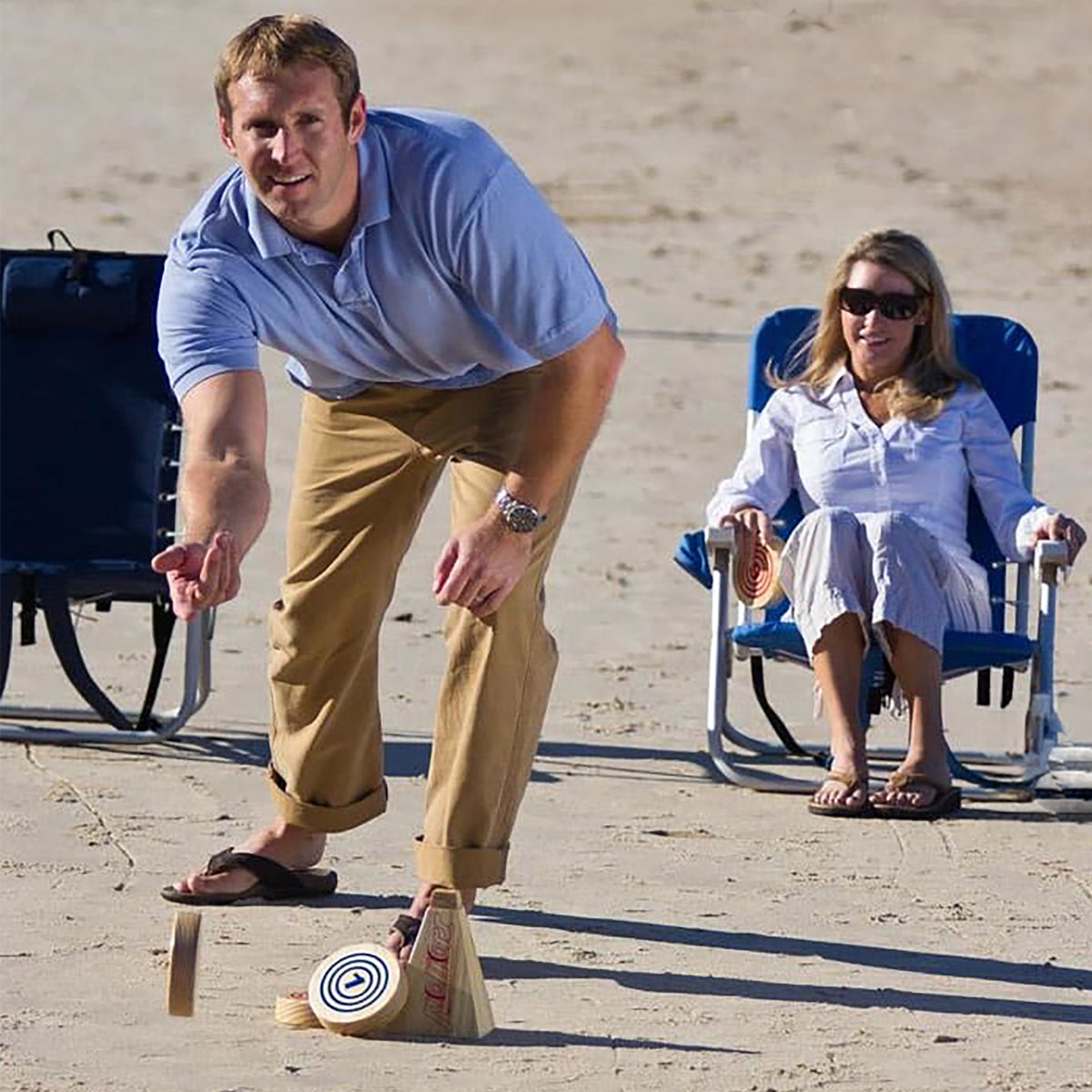 Rollors spelen op het strand